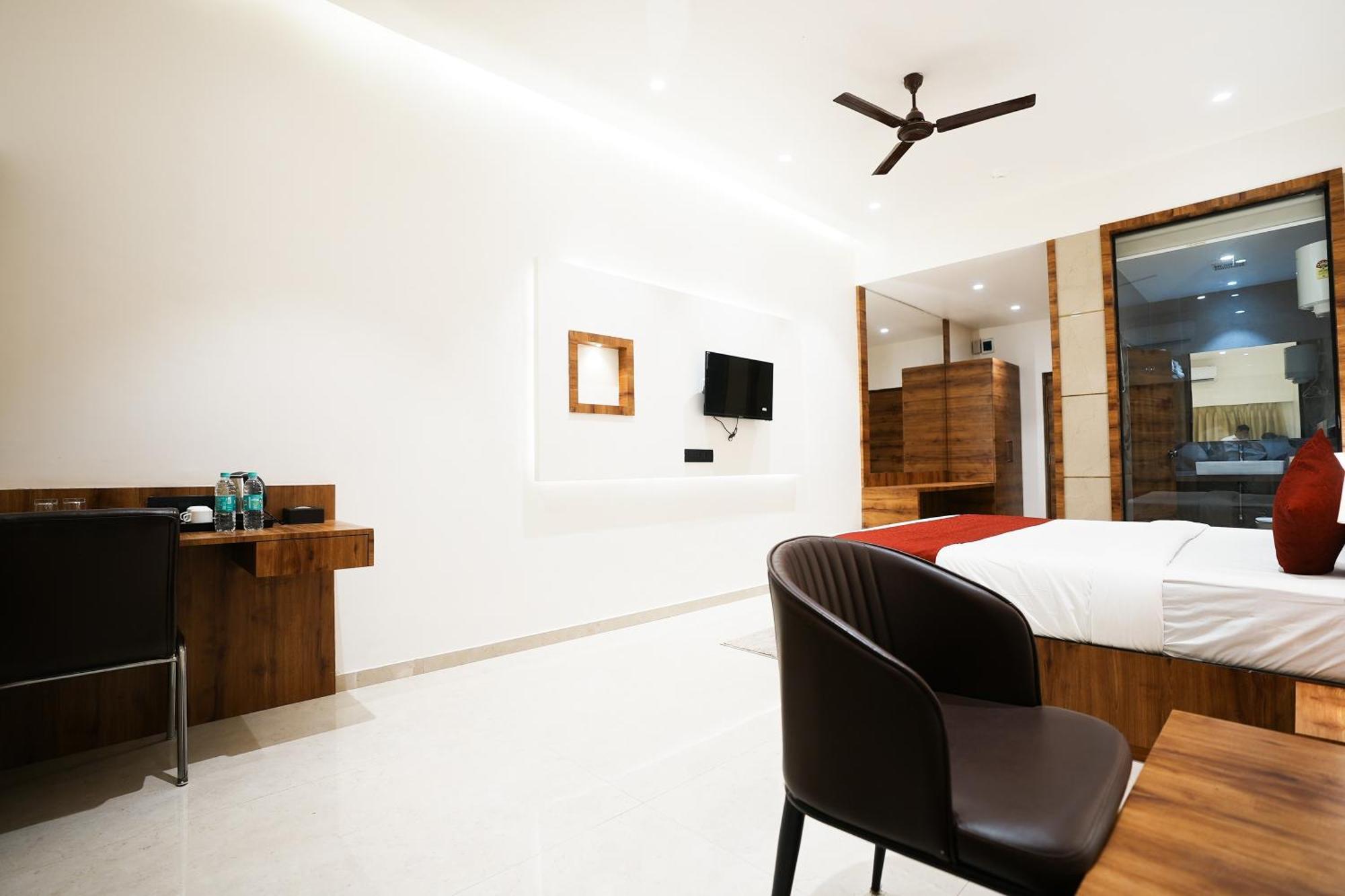 Madhav Residency Hotel & Banquet, Kalyan, Mumbai ภายนอก รูปภาพ